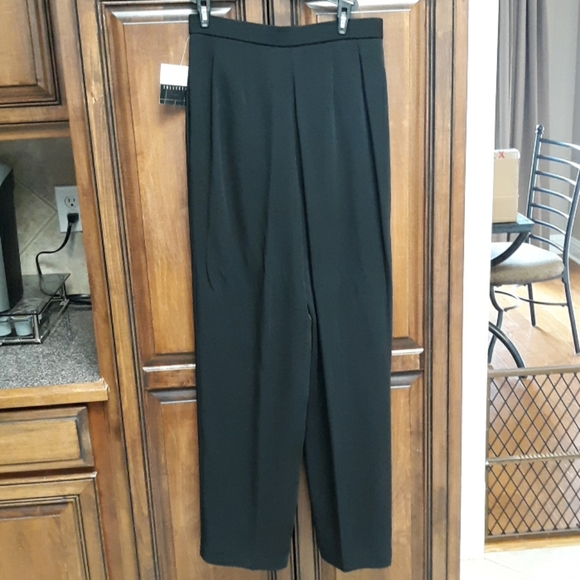 Liz Claiborne - Picture 2 of 4